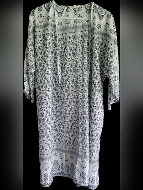 Rebellion White, Gray, and Navy Kimono Printed Top Size Medium